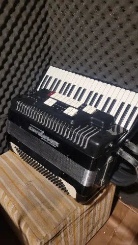 Vendo acordeon cordovox 3° de voz italiana 