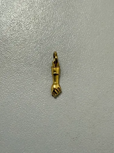 Pingente figa em ouro VIVARA 