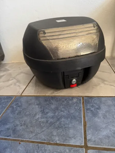 Baú ?Pro Tork 28L? C/ Suporte e Chave