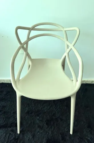 Cadeira Modelo Masters bege claro/off-white - Design Moderno