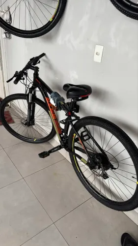 Bicicleta Caloi Moab Aro 29 - Suspensão RockShox | Freios Hidráulicos | Câmbio