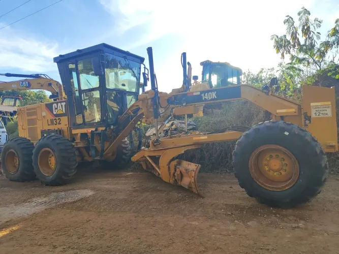 Motoniveladora Caterpillar 140K