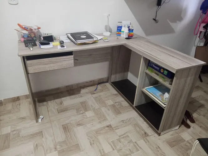Mesa escritório ou estudo.