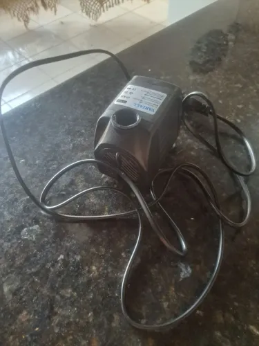 Bomba Submersa Variall 25W 2000L/h (Para Aquários, Fontes e Hidroponia) - Nova!