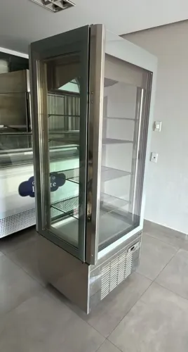 Vitrine vertical de gelato Oriom .