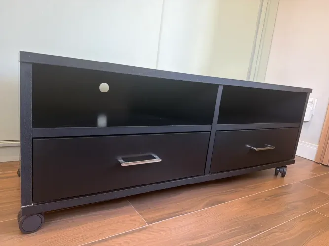 Rack preto com gavetas e rodinhas 