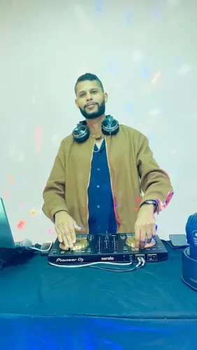 DJ com boate/promoção de junho
