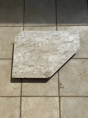 Bancada em mármore 0,84cm x 0,61cm