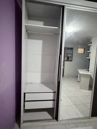 Armário com duas portas de correr + espelho