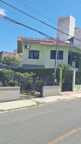 Casa no Bairro das Nações! 03 quartos (1suíte), 2 vagas, churrasqueira coberta!
