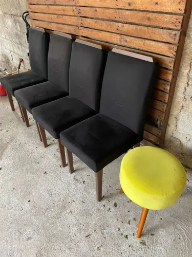 Conjunto de 4 cadeiras + Puff Retro +6 capas R$250,00