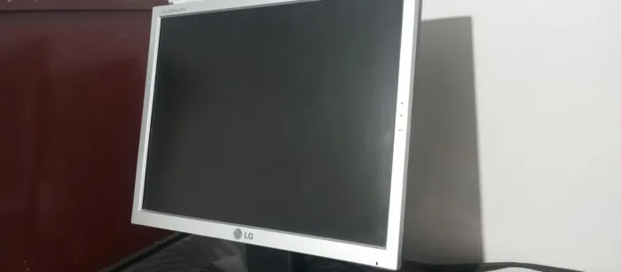 Monitor de Pc LG com cabo VGA completo