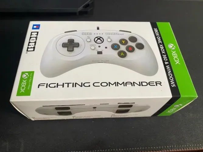 Controle Hori Fighting Commander para Xbox One, Xbox 360 e PC
