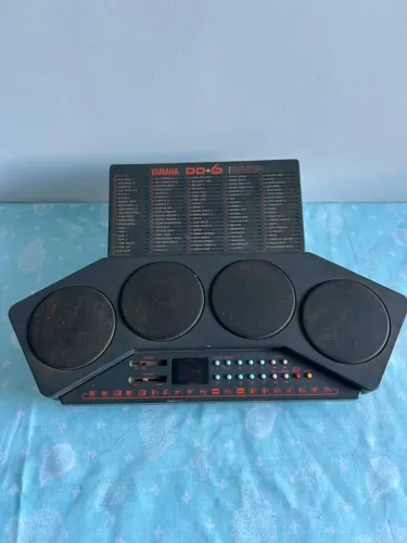 Vende-se bateria eletrônica compacta Yamaha DD-6.