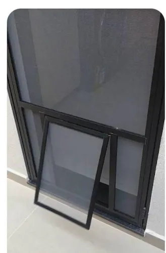 Porta mosquiteiro  com passagem para pets
