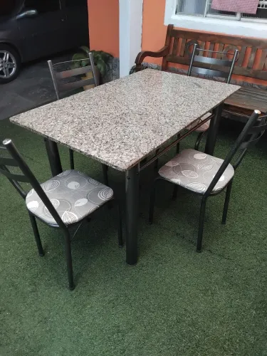 Mesa c/4 cadeiras semi nova (Entrego)
