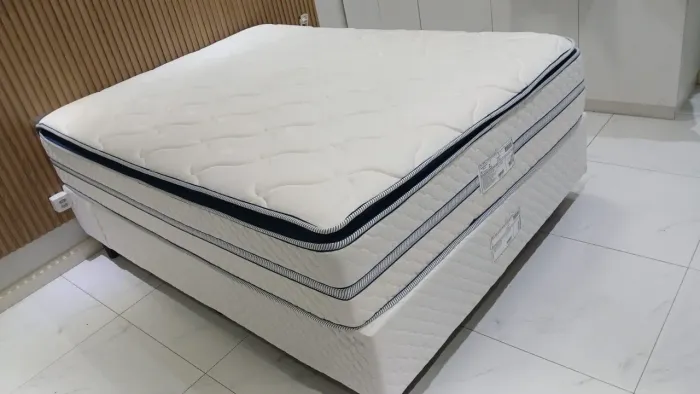 Vendo cama box de casal