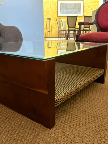 Mesa de centro com tampo em vidro temperado