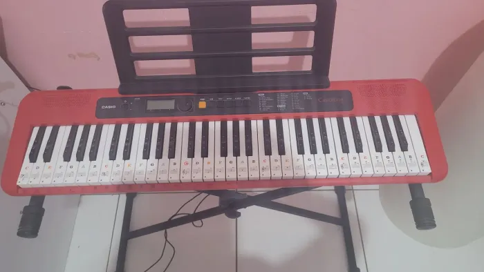 Teclado casio ct-s200 com pedal sustain