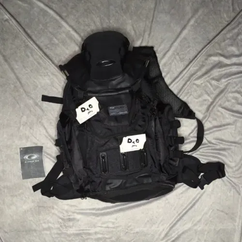 Mochila Oakley Kitchen Sink 35L Expansível Preta