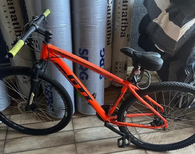 Bicicleta aro 29 laranjada