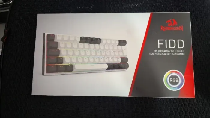 Teclado Mecânico Magnético Redragon Fidd RGB 60% Preto e Branco Switch Pink K683