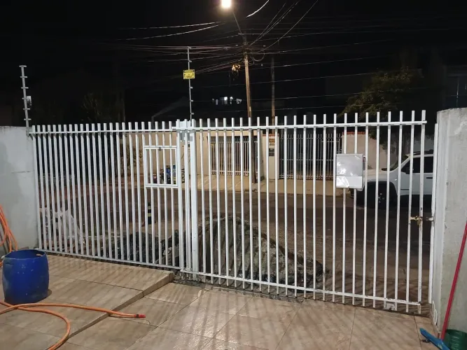 Portão de correr com a Grade