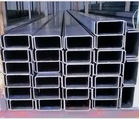 Vendo 60 barras de viga U 68x30 estrutural e 2 galão de zarcão de 18 lts 
