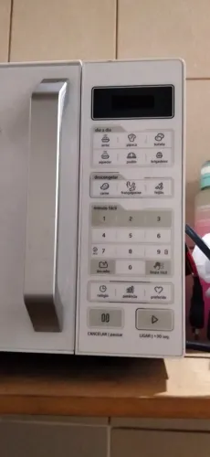 Vende se um microondas semi-novo em perfeita condições