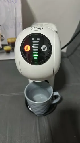 Vendo cafeteira Dolce Gusto , nova , nunca usada .