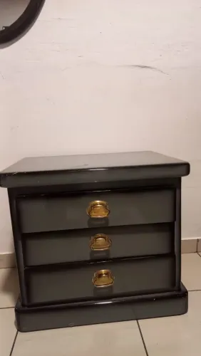 Criado mudo de madeira