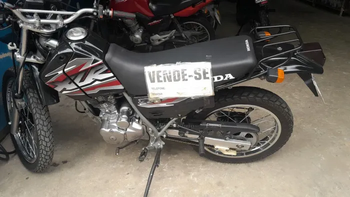 Vendo xlr125 partida elétrica  moto muito conservada 