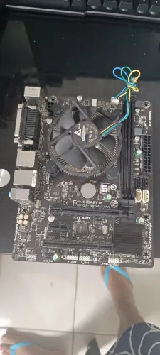 Placa mãe gigabyte h81 4°geração com core i3 4GB de RAM parou de funcionar. Para peças