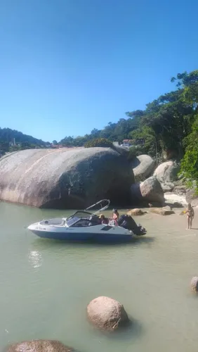 Lancha para compartilhar 