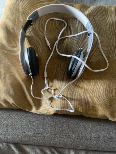 Fone de ouvido com fio