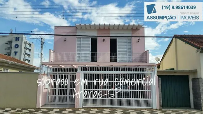 Sobrado em rua comercial Centro & Araras-SP