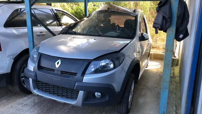 Sandero Stepway 2012 1.6 vendido em peças