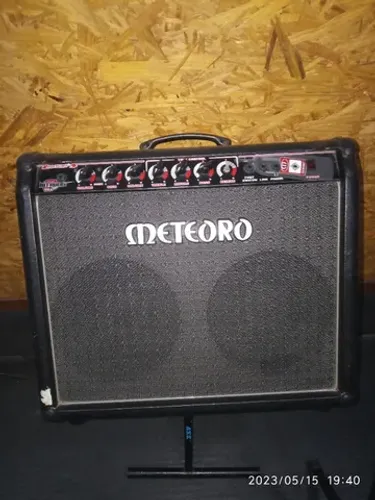 caixa amplificadora para guitarra (cubo) meteoro 100g