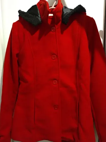 Casaco de Lã Batida Feminino Vermelho com Capuz Removível