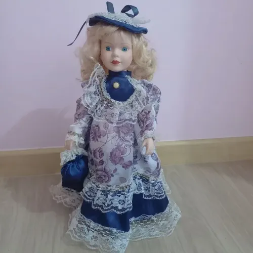 Vendo boneca de porcelana estilo dama antiga