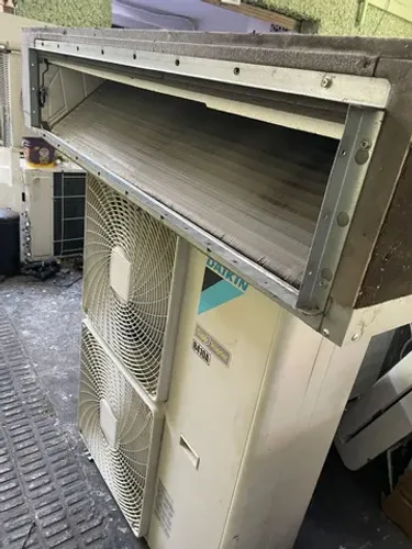 Conjunto evaporadora e condensadora Daikin 48.000 BTUs 