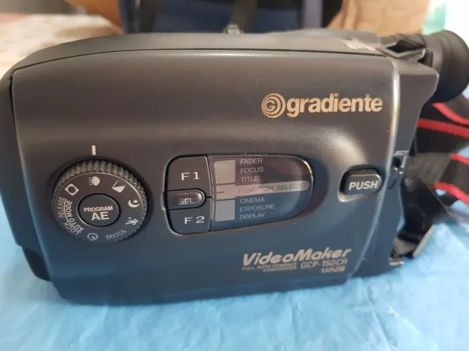 Filmadora Gradiente VHS-C Boa estrutura mas NÃO Funciona.