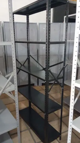 Prateleiras de aço 