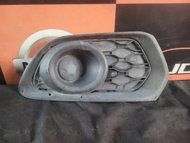 Moldura do Farol de Milha Direito Renault Sandero Logan 2015 a 2018 (s Furo) 26331881
