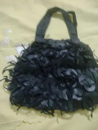 Bolsa de Ombro Feminina com Detalhes em Franjas