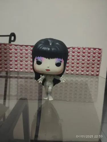 Funko pop Elvira