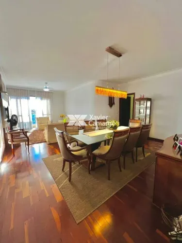 Apartamento à venda com 03 quartos no Centro.