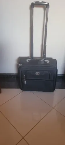 Mala de Viagem Preta com Rodinhas