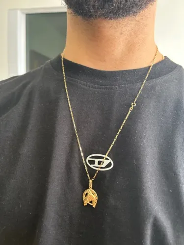 Corrente maciça de Ouro com Pingente de Ferradura