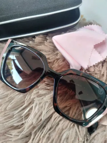 Óculos de sol Feminino - Comprado em Ótica 